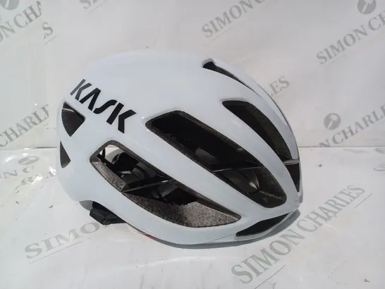 BOXED KASK PROTON ICON PROTECTIVE HELMET IN WHITE SIZE MEDIUM