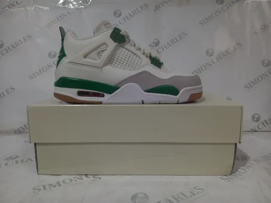 BOXED PAIR OF NIKE SB AIR JORDAN 4 RETRO SHOES IN WHITE/GREEN UK SIZE 7