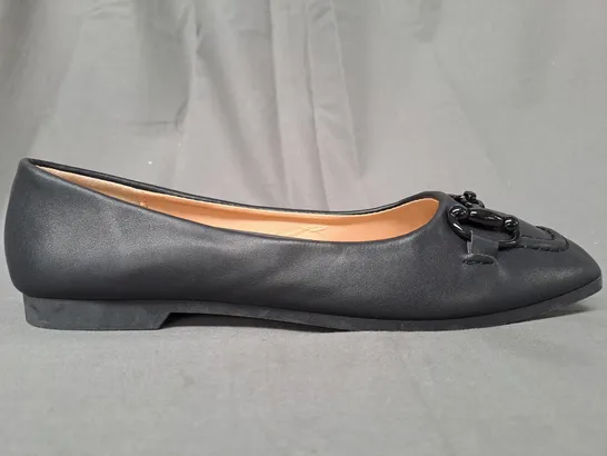 BOXED PAIR OF CINK ME SLIP-ON SHOES IN BLACK EU SIZE 38