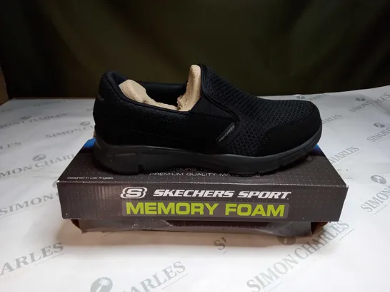 BOXED SKECHERS EQUALIZER PERSISTENT SHOES SIZE 8