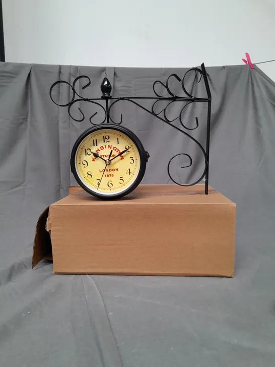 DECRATIVE WALL HANGING CLOCK UNBRANDED