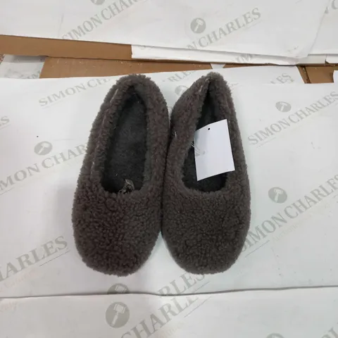 EMU AUSTRALIA GREY FLEECE SLIPPER - SIZE M6/W7