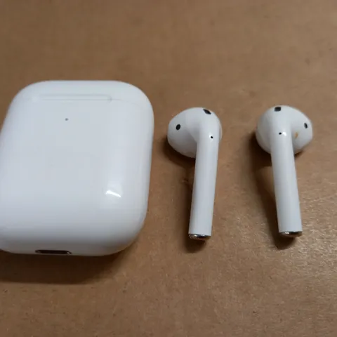 UNBOXED PAIR OF EARBUDS WITH CASE