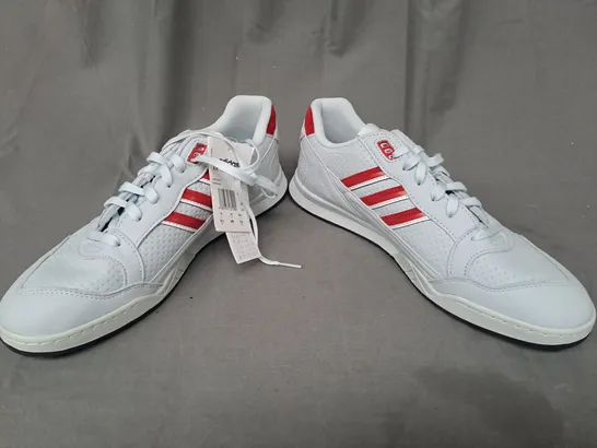 BOXED PAIR OF ADIDAS A.R. TRAINERS IN PALE BLUE/RED UK SIZE 10