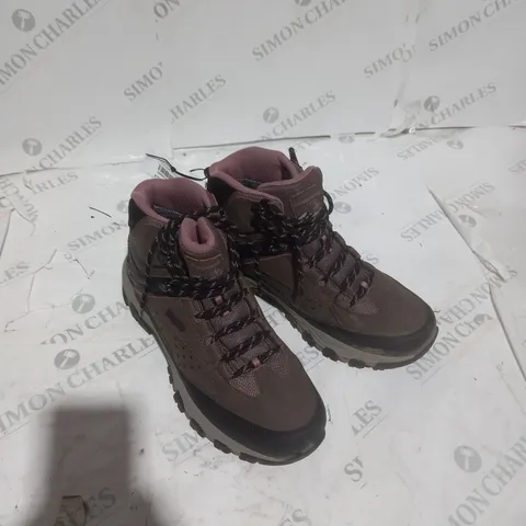 UNBOXED PAIR OF SKETCHERS CHOCOLATE HIKING BOOTS - SIZE 7