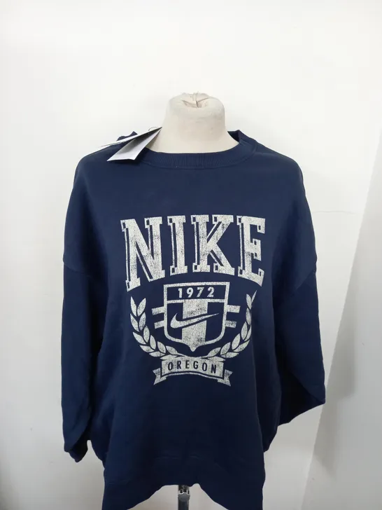 NIKE GRAPHIC SWEATSHIRT IN NAVY XS