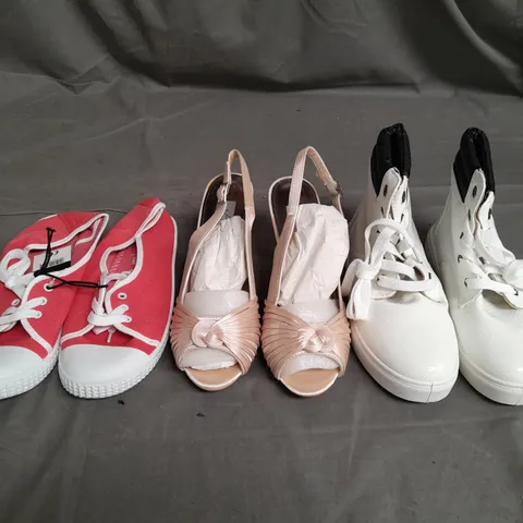 APPROXIMATELY 15 PAIRS OF LADIES SHOES. ASSORTED SIZES, COLOURS AND STYLES