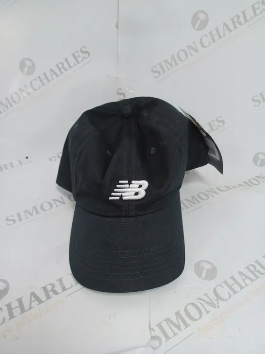 NEW BALANCE BLACK 6 PANEL CURVED BRIM CLASSIC HAT 