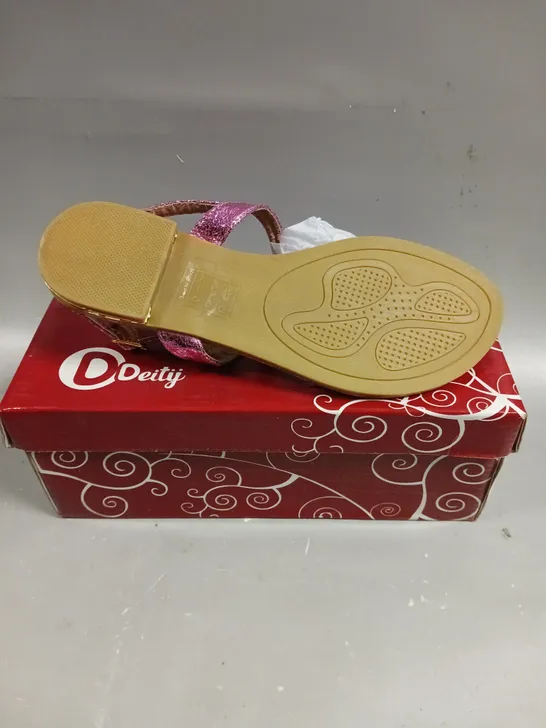 BOXED PAIR OF DEITY SANDLES IN PINK - SIZE 3