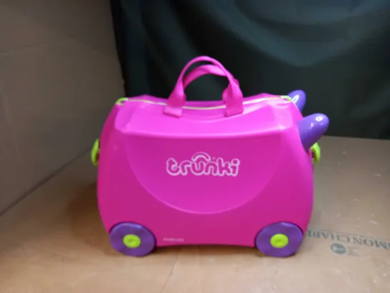 TRUNKI SIT AND RIDE SUITCASE