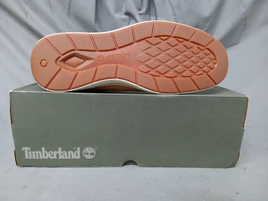 BOXED PAIR OF TIMBERLAND SHOES IN CAMEL UK SIZE 9.5