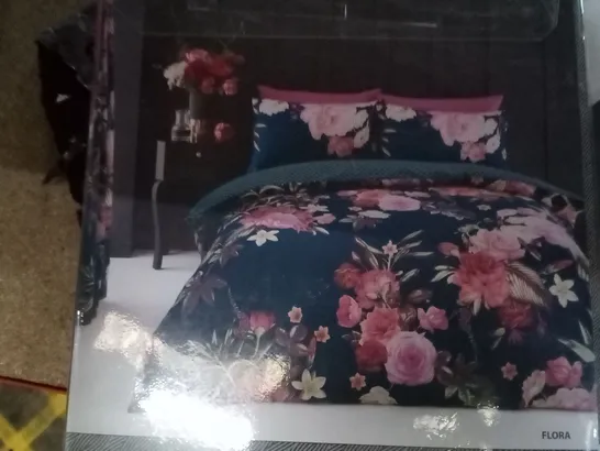 PACKAGED FLORAL DUVET COVER SET , KING-SIZE 