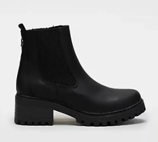 BLOWFISH MALIBU LEVEN CHUNKY CHELSEA BOOT BLACK SIZE 8