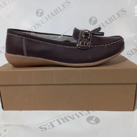BOXED PAIR OF JO & JOE LEATHER LOAFERS IN DARK BROWN UK SIZE 6