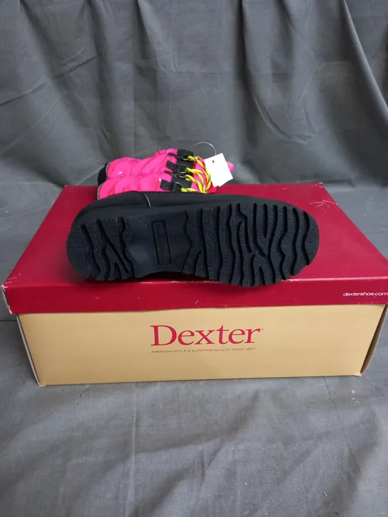 BOX OF 8 PAIRS OF GIRLS BOOTS IN BLACK/PINK/GREEN SIZE 13