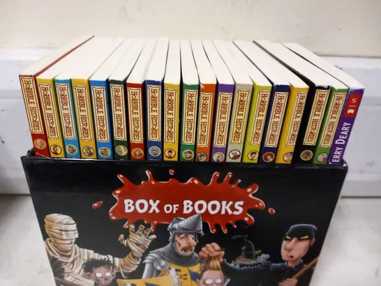 HORRIBLE HISTORIES BLOOD CURDLING BOX OF BOOKS 