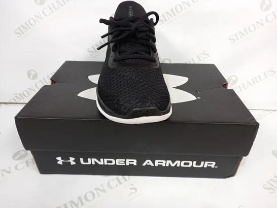 BOXED PAIR OF UNDER ARMOUR CHARGED BREEZE SHOES IN BLACK UK SIZE 7