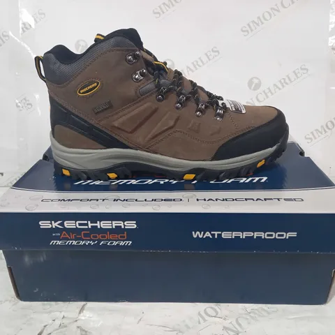 BOXED PAIR OF SKECHERS WATERPROOF MEMORY FOAM BOOTS IN BROWN UK SIZE 10.5