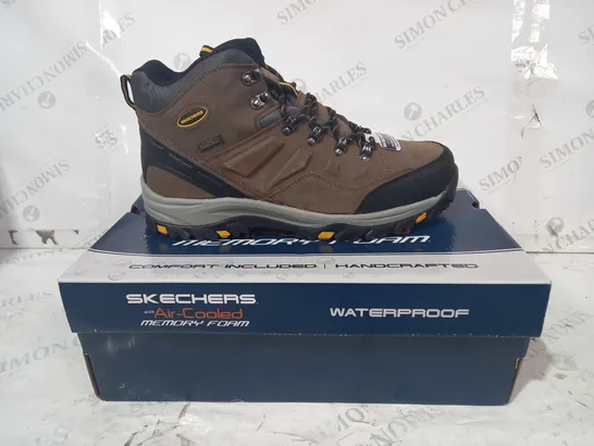 BOXED PAIR OF SKECHERS WATERPROOF MEMORY FOAM BOOTS IN BROWN UK SIZE 10.5