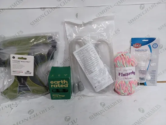 BOX OF APPROX 22 ASSORTED ITEMS TO INCLUDE - COMFORT WALK PRO HARNESS - EARTH RATED POOP BAGS - TRIXIE SAUGFLASCHEN SET ECT 