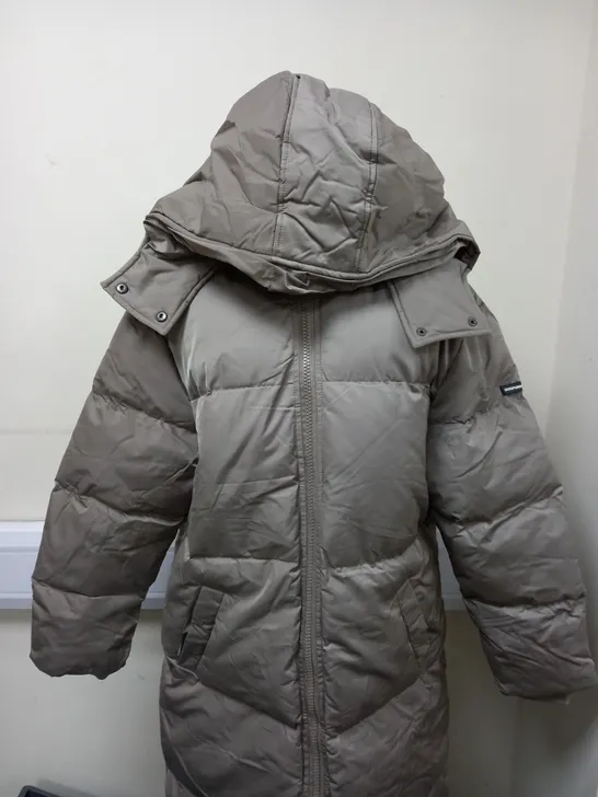 GOODFORNOTHING PADDED COAT IN TAUPE MEDIUM