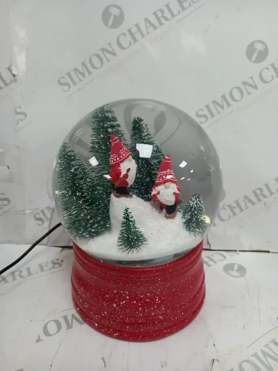 FESTIVE SNOW GLOBE WITH SANTA GNOMES 