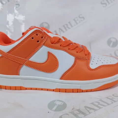 BOXED PAIR OF NIKE TRAINERS IN ORANGE/WHITE UK SIZE 4.5