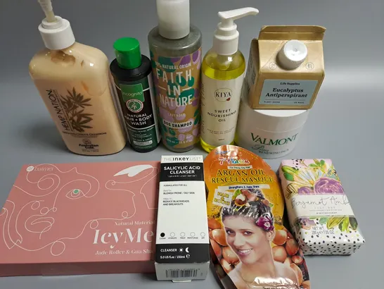 LOT OF APPROXIMATELY 19 ASSORTED HEALTH AND BEAUTY ITEMS TO INCLUDE AUSTRALIAN GOLD TAN EXTENDER, INKEYLIST SALICYLIC ACID CLEANSER AND DOG SHAMPOO