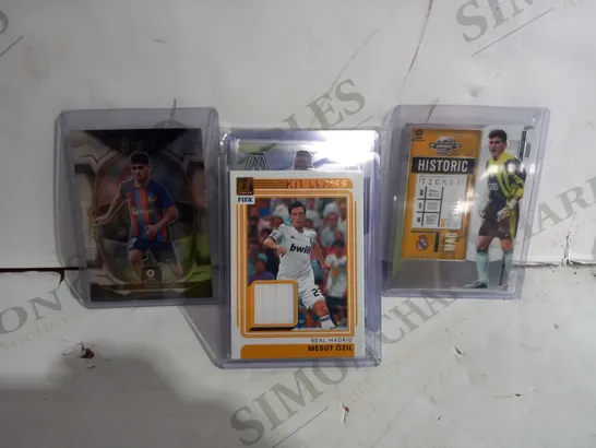 SMALL BOX OF COLLECTABLE FOOTBALL TRADING CARDS 