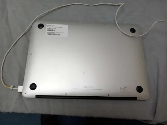 APPLE MAC BOOK AIR 7 2/A1466