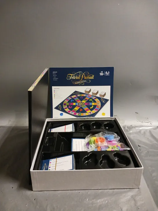 HASBRO TRIVIAL PURSUIT CLASSIC EDITION - BOARD GAME (FI)