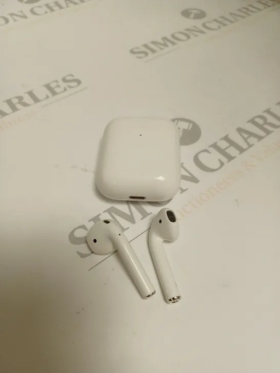 APPLE A2031 AIRPODS WIRELESS IN EAR HEADPHONES 