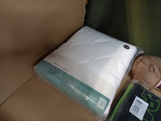 LARGE BOX OF APPROXIMATELY 20 ASSORTED HOUSEHOLD ITEMS TO INCLUDE: WOOL, CUSHION, PILLOW PROTECTORS