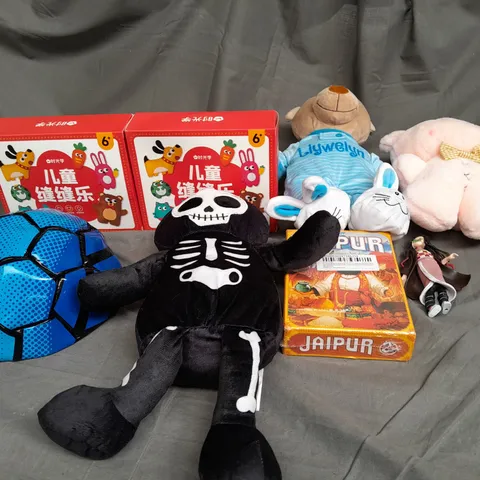 LARGE QUANTITY OF ASSORTED TOYS AND GAMES TO INLCUDE TEDDIES, FOOTBALLS AND VINYL FIGURES