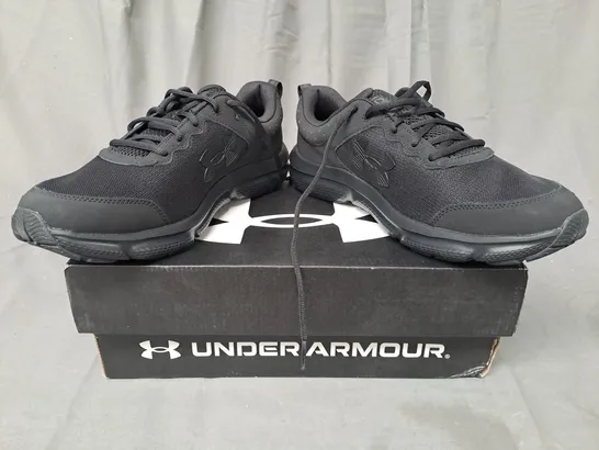 BOXED PAIR OF UNDER ARMOUR CHARGED ASSERT 10 SHOES IN BLACK UK SIZE 11