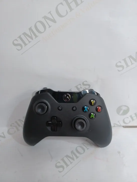 XBOX 1 WIRELESS GAMING CONTROLLER