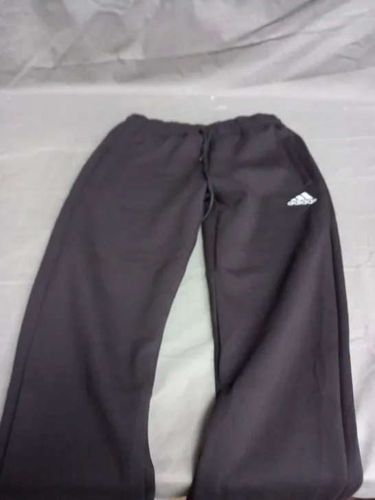 ADIDAS SWEATPANTS IN BLACK - L