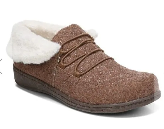 VIONIC BELIEVE SLIPPER TOFFEE SIZE 6