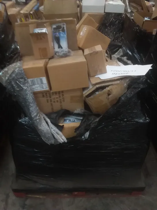 PALLET OF ASSORTED ELECTRICAL ITEMS INCLUDING STEREO JACK CABLES, COAX CLIPS, HIGH GAIN DIGITAL TV AERIAL