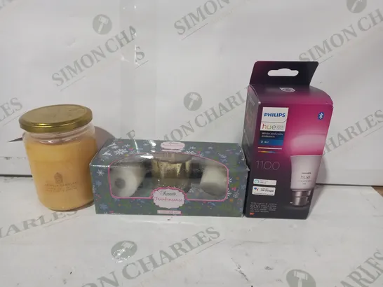 LOT OF APPROXIMATELY 10 ASSORTED HOUSEHOLD ITEMS TO INCLUDE PHILIPS HUE WHITE AND COLOUR AMBIANCE BULB, BENNETT'S FRANKINCENSE VOTIVE GIFT SET, ESTRELA STICKY TOFFEE PUDDING SCENTED CANDLE, ETC