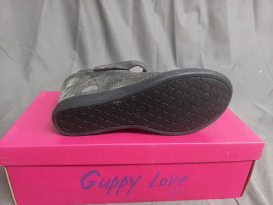 BOX OF APPROXIMATELY 12 BLACK  GUPPY LOVE BY BLOWFISH SHOES IN VARIOUS SIZES 