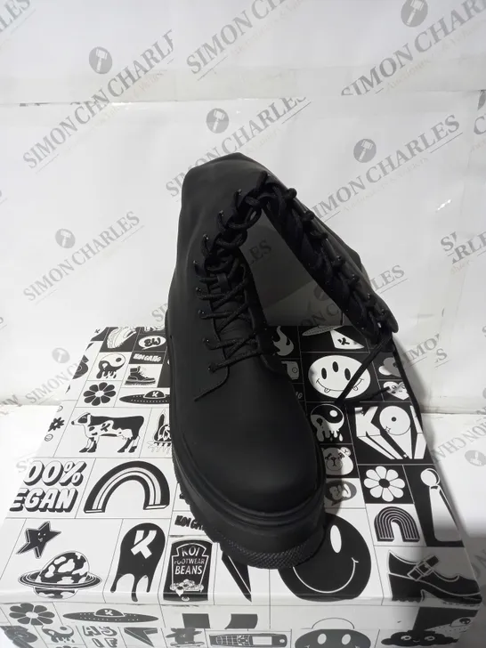 BRAND NEW BOXED PAIR OF KOI VEGAN PALANTIR MENS PLATFORM LACE UP BOOTS IN BLACK - UK SIZE 9 