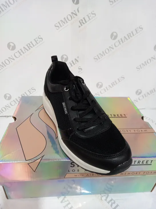 BOXED SKETCHERS GOWALK TRAINERS - SIZE UK 7