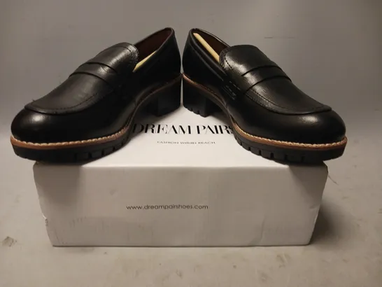 BOXED PAIR OF DREAM PAIRS LOW HEEL LOAFERS IN BLACK UK SIZE 6