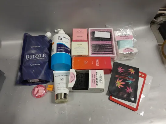 BOX OF APPROXIMATELY 15 COSMETIC ITEMS TO INCLUDE DETANGLING HAIRBRUSH, SUKIN NIGHT CREAM, JVN RECOVERY SERUM, ETC 