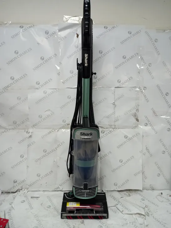 SHARK STRATOS UPRIGHT VACUUM CLEANER WITH PET-TOOL & CAR KIT NZ860UK