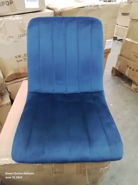 A BOXED PAIR OF BLUE VELVET UPHOLSTERED DINING ROOM CHAIRS 