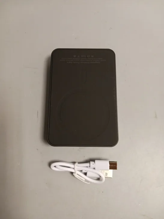 UNBRANDED WIRELESS FAST CHARGING MAGNETIC POWERBANK IN BLACK CHARGING CABLE INCLUDED