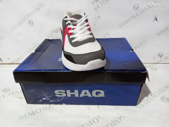 BOXED PAIR OF SHAQ ARMSTRONG SHOES IN WHITE/GREY/RED UK SIZE 8