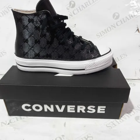 BOXED PAIR OF CONVERSE SHOES IN BLACK W. PATTERN UK SIZE 6